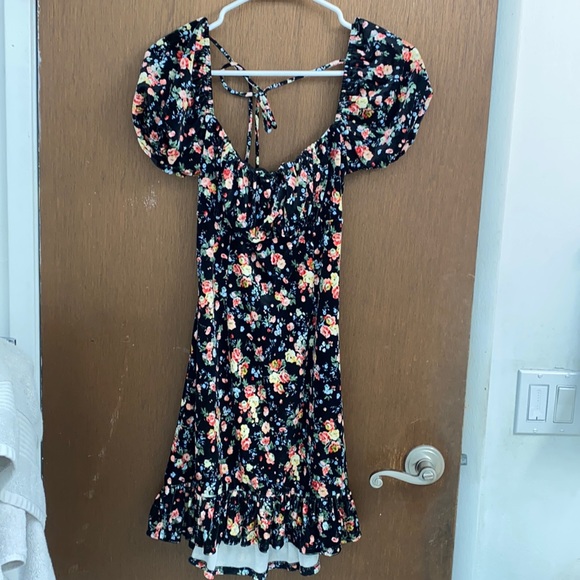 FASHION NOVA FLORAL DRESS - Picture 1 of 4